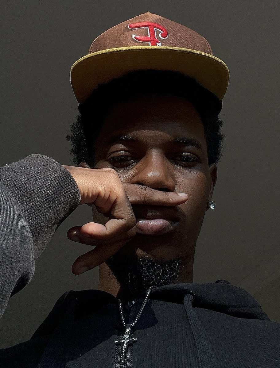 I’m a G, sindinga breaky bro code
Got the game in a muhfuckin’ chokehold