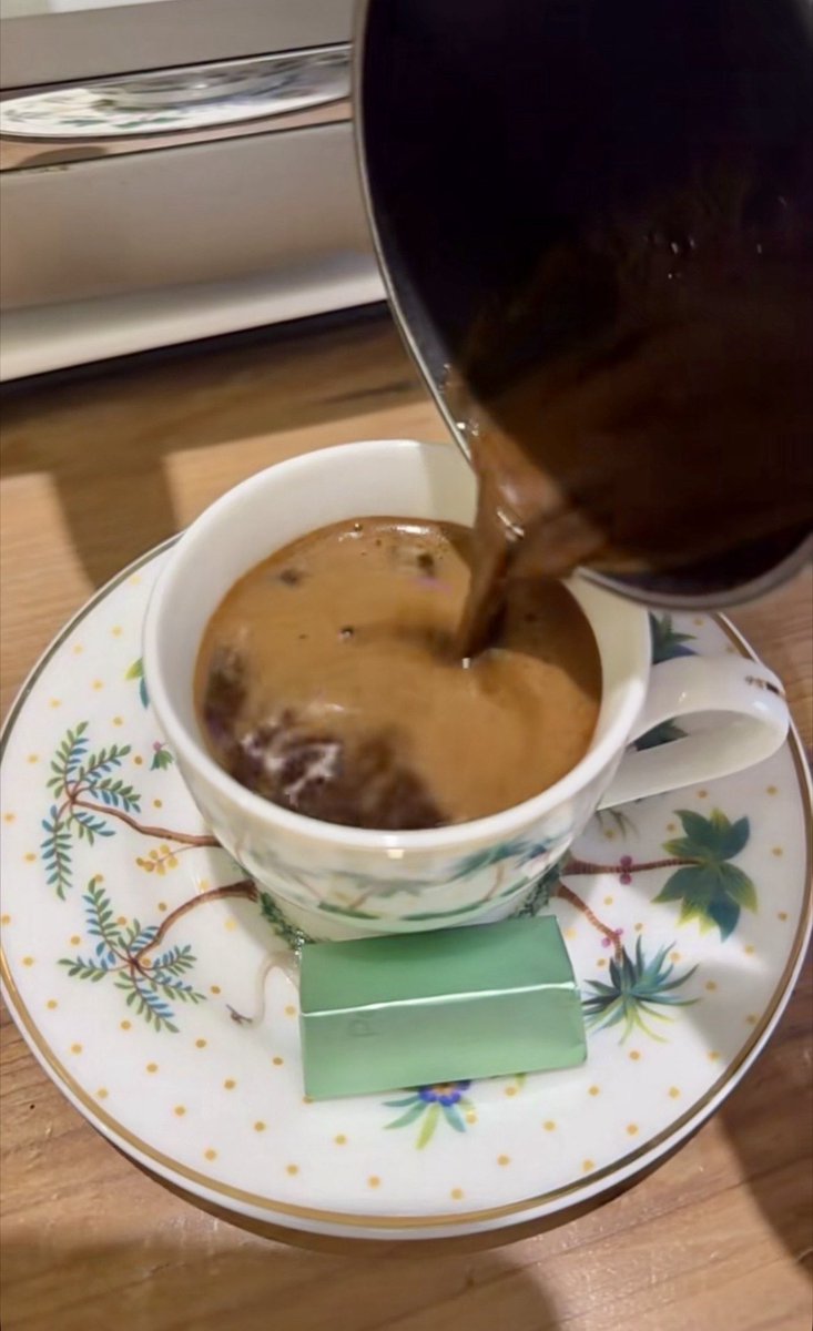 6Wait2's tweet photo. نصف مذاق القهوة في من تجالس ☕❤
#صباح_الخير https://t.co/7A8S2iS4HK