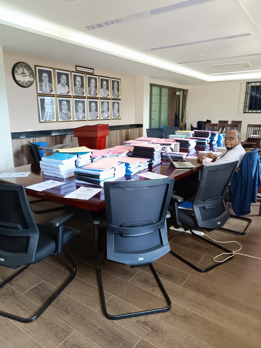 LabanLwasa's tweet image. LLM students, the Viva Voce is your moment to showcase the depth of your research! @MakerereLaw