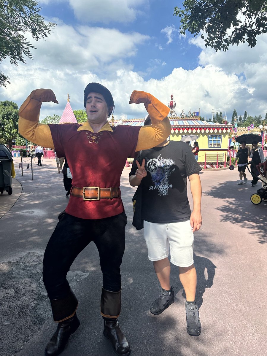 香港ディズニーランドのガストンが全然2ショット撮ってくれない…
