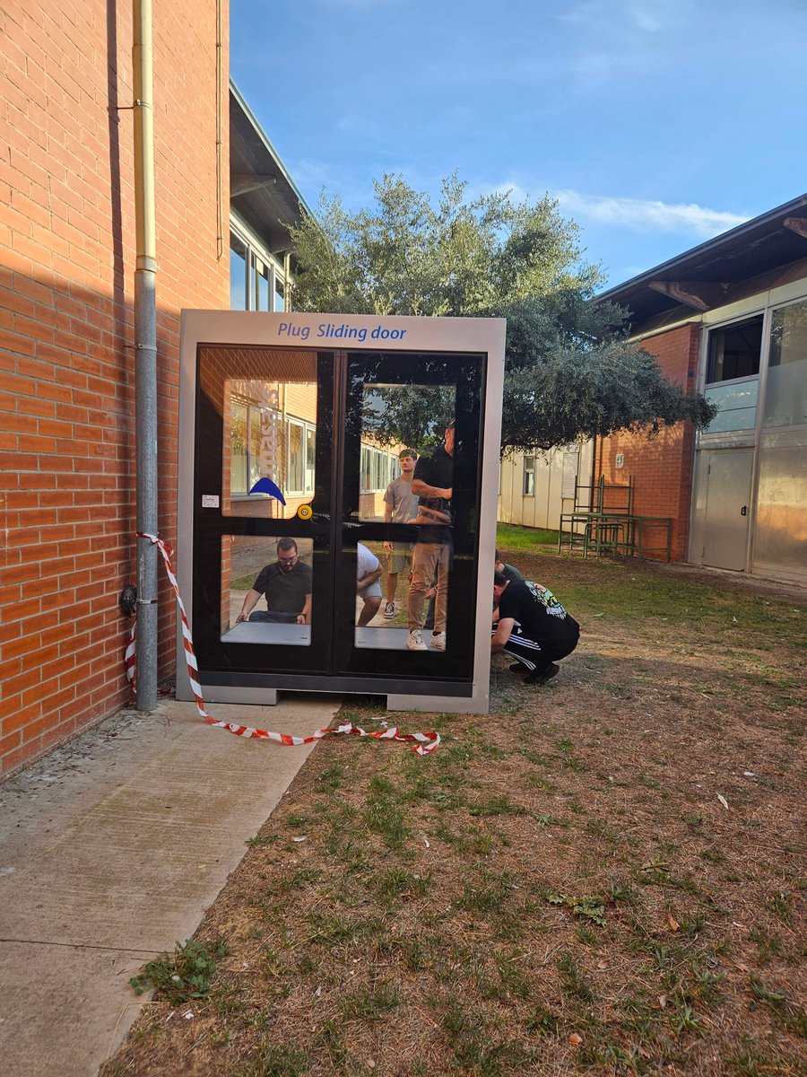 El Departament de Transports, vinculat als estudis ferroviaris,  vol expressar el nostre agraïment més sincer a l'empresa MASATS, S.A, <a href="/masatssa/">Masats SA</a>, per la generosa cessió temporal d’una maqueta de porta de tren. agora.xtec.cat/ieslluchirafec…