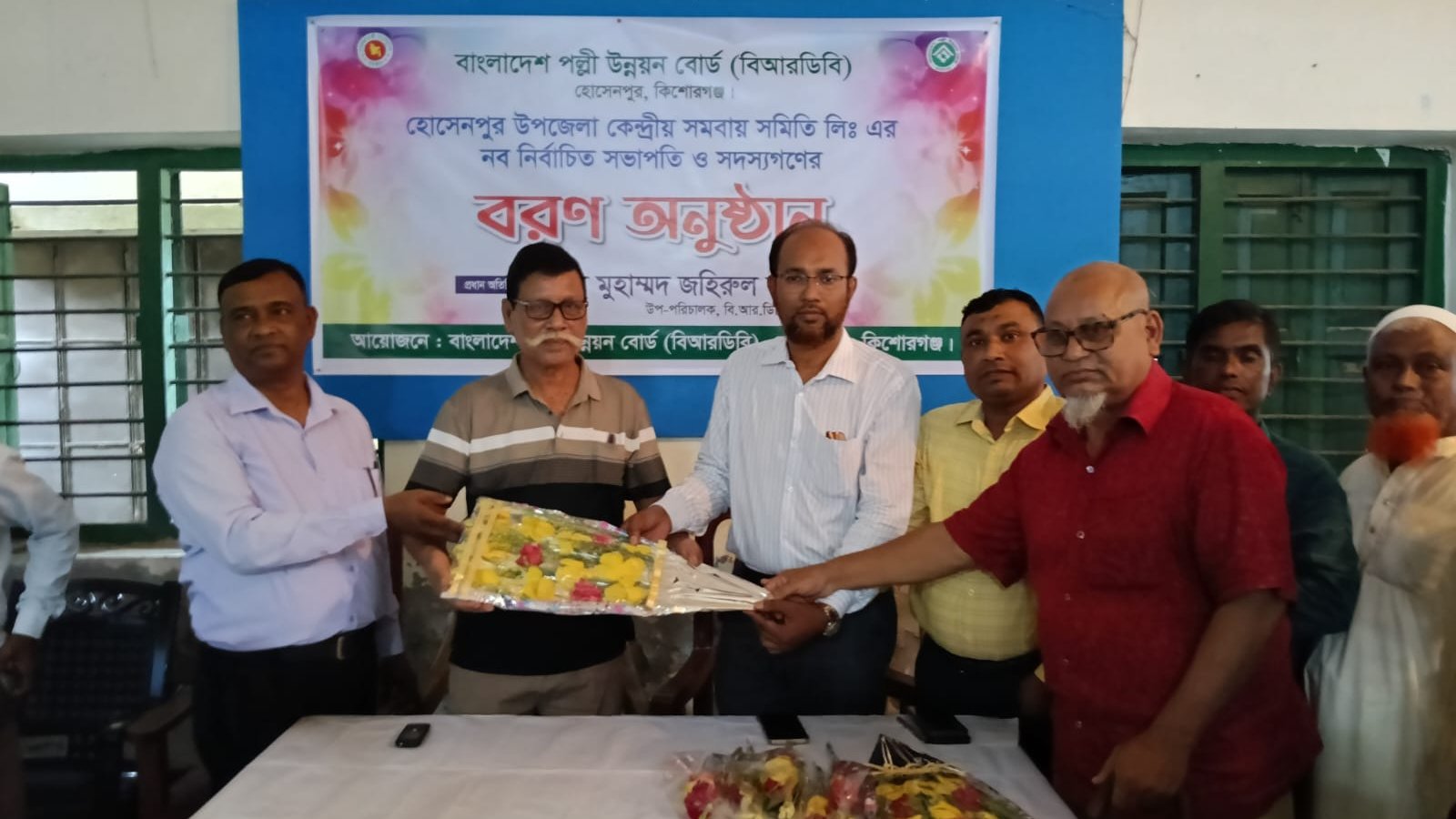 হোসেনপুরে বিআরডিবির নব নির্বাচিতদের বরণ