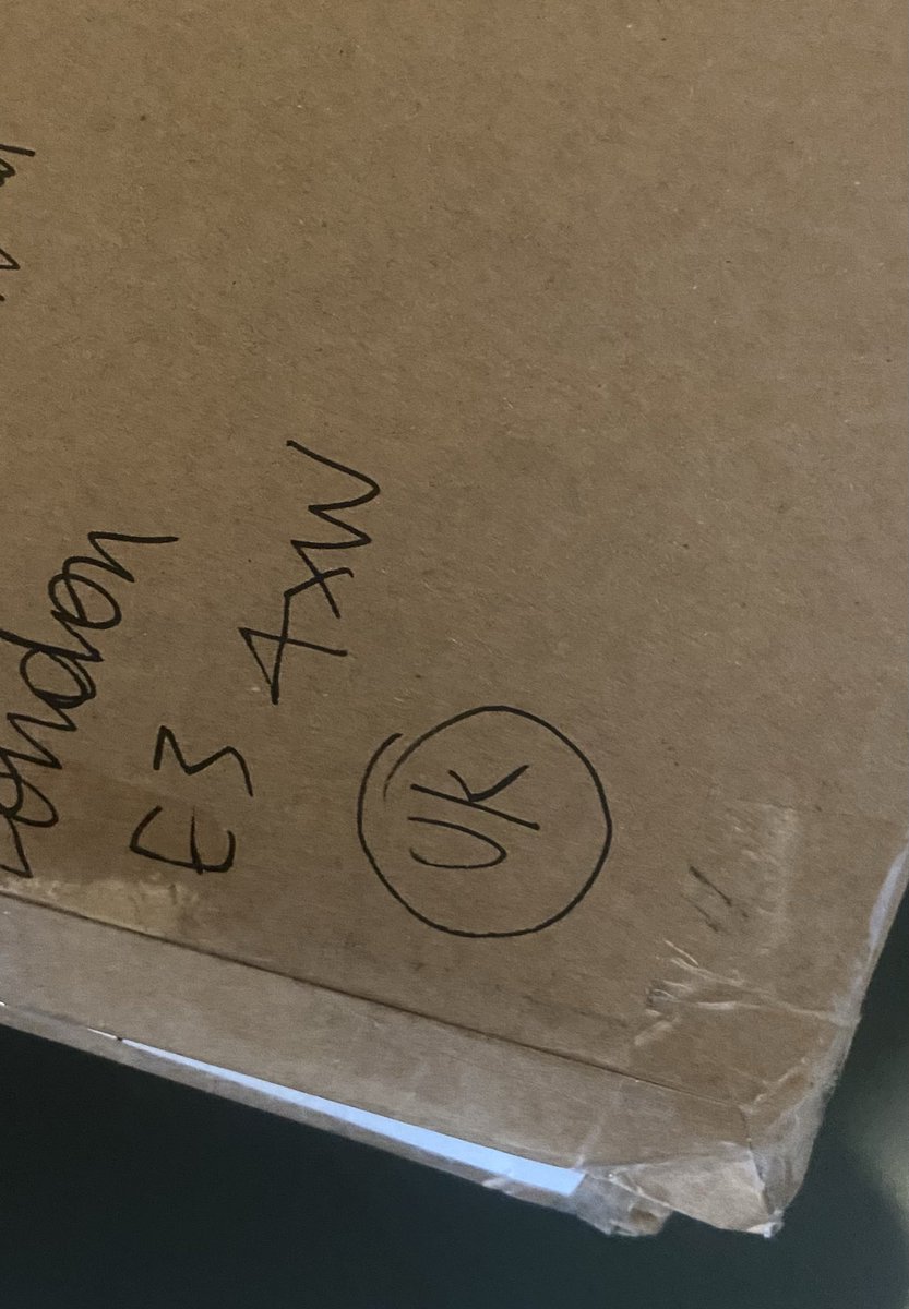 UK🇬🇧からブツが届いた。
まず住所の書き方から概念が違う。
個人情報しか書いてないからちゃんと見せられないのが残念😂

※中身については近々お知らせがあります！