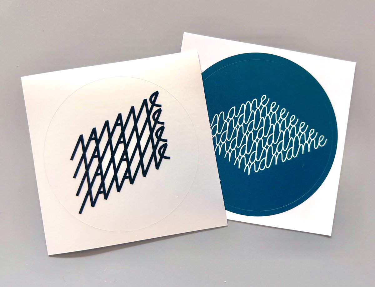 vespersのCDをお買い求めいただいた方々本当にありがとうございます💿表裏中ジャケ、歌詞カード、盤面等かっこいい仕上がりになってるので是非フィジカルでも楽しんでもらえると嬉しいです。特典のシルバーつや消しステッカー、マットコーティングステッカーも両方かわええです。