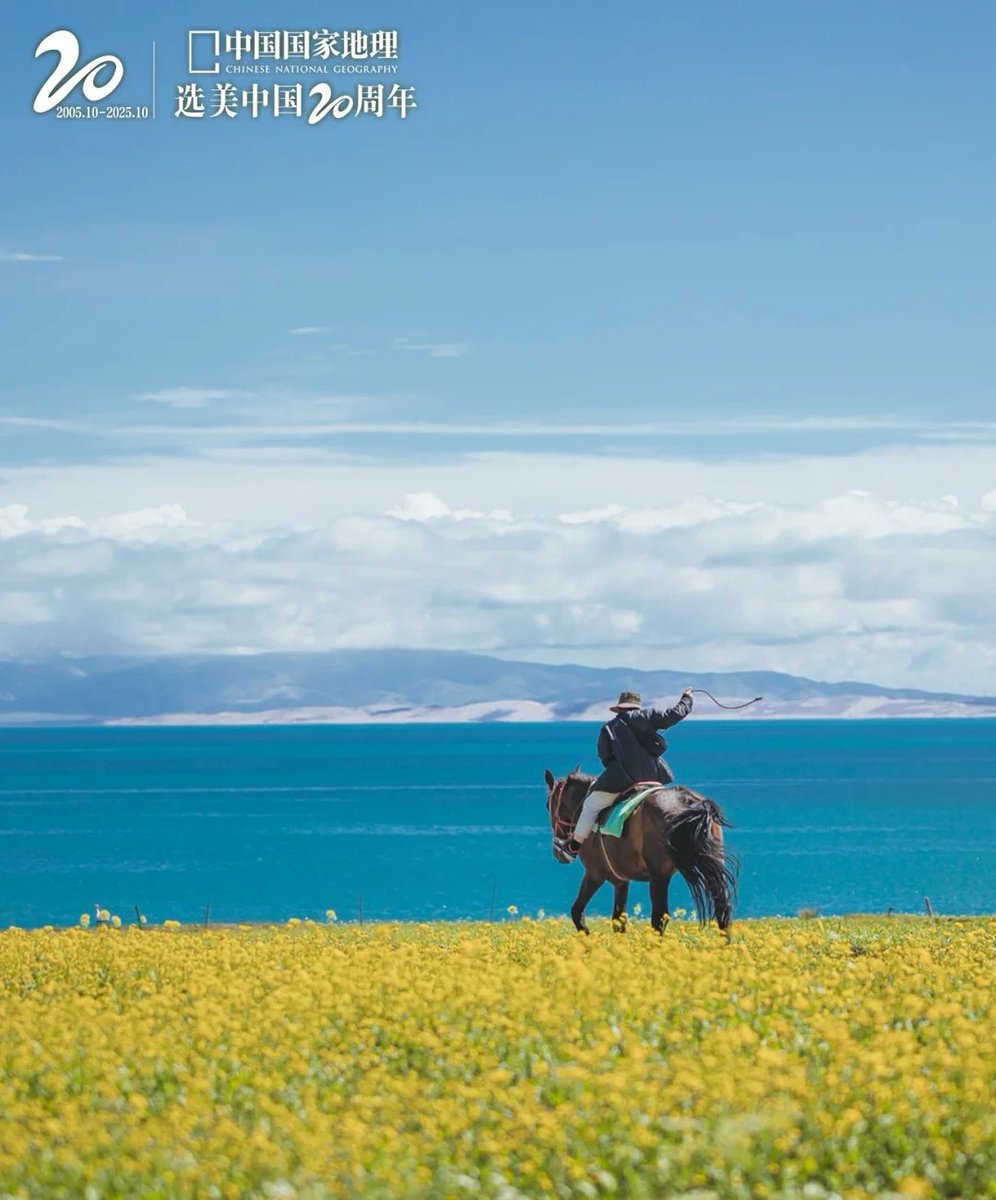 lss535297827683's tweet image. 每日一景【青海湖|中国最大咸水湖】
🌹中国最美五大湖之一
二郎剑景区：这里是青海湖的标志性景点，有长长的栈道深入湖中，还可以乘坐游船，近距离感受青海湖的浩瀚无垠。站在湖边，蓝色的湖水与蓝天相接，水天一色，仿佛置身于一幅绝美的画卷之中。
＃China
＃青海湖
#Views