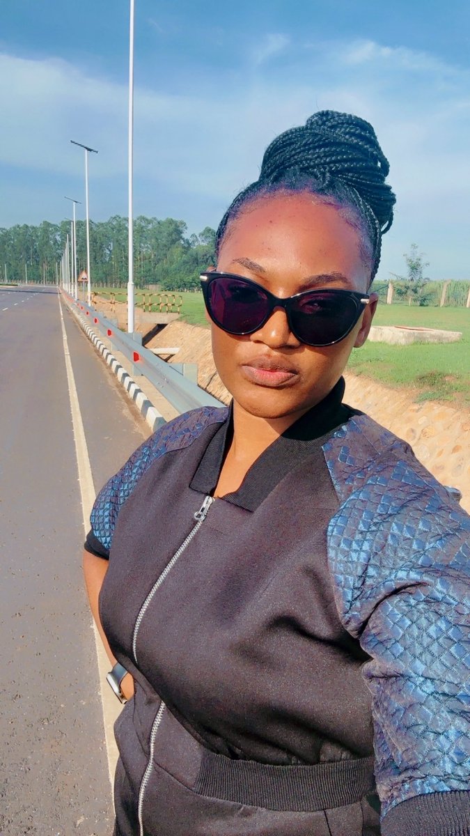 ruthdavoice's tweet image. White Balancing this Camera on master piece before another #KayoolaBus unveil Shoot. 

#ProductShoot #Ruthdavoice 

~Mrs.KAYOOLA