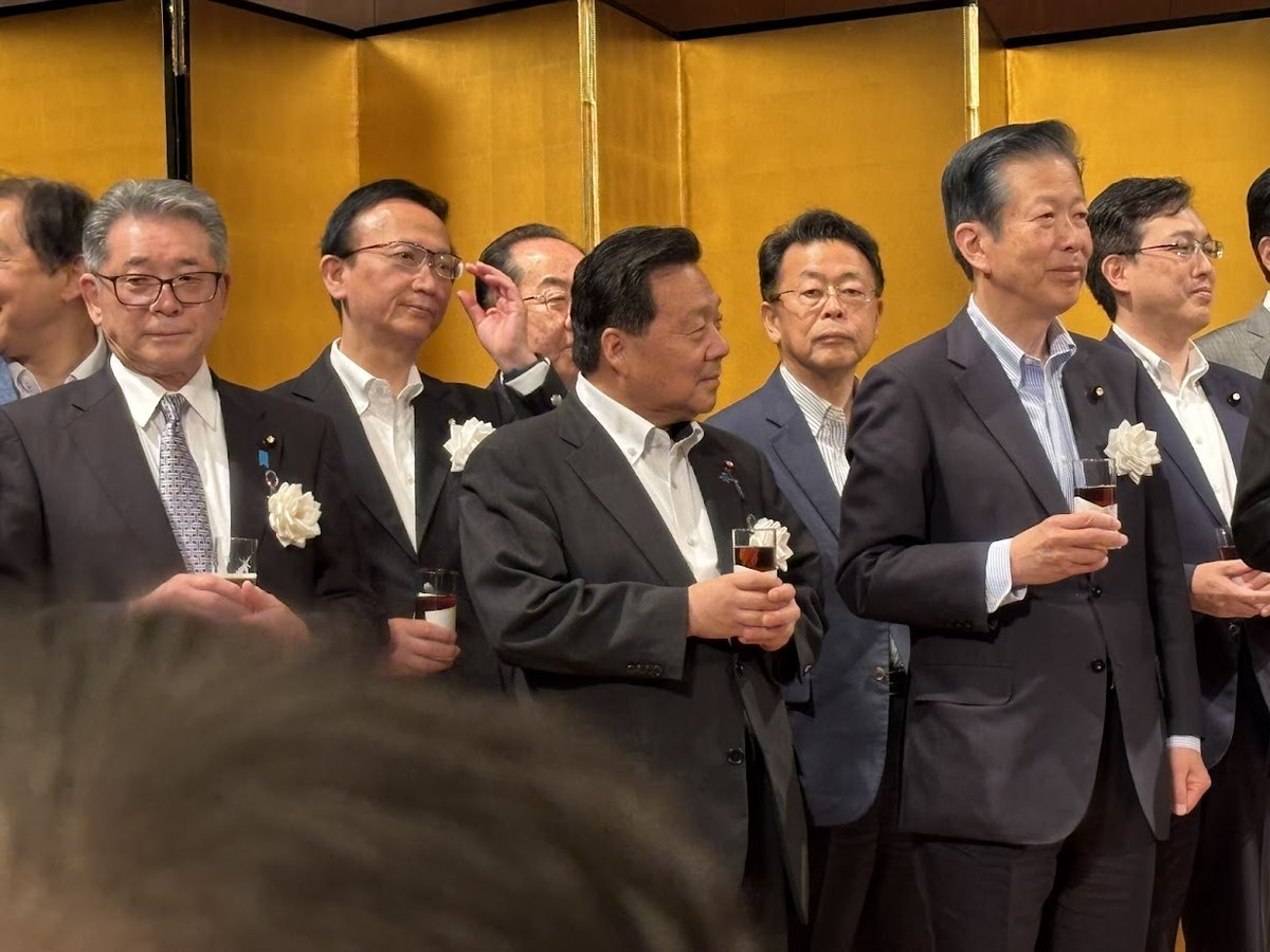 ネットで好きな事をポストするだけでなく仕事柄で偶には与党の先生に物申す機会もある。今年６月の写真。この時に西村先生、片山さつき先生と名刺交換した