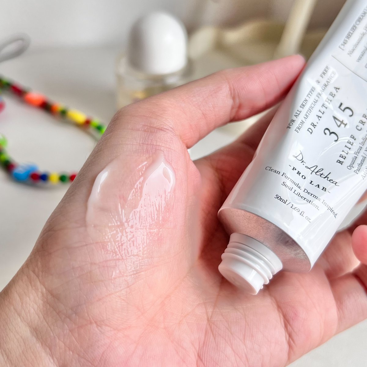 คอนเฟิร์มว่า DR.ALTHEA 345 RELIEF CREAM ดีจริงๆ เป็นมอยส์ที่ช่วยลดสิว ปลอบประโลมผิว ลดรอยดำ/รอยแดงได้ในหลอดเดียวเลย สิวใดๆคือเอาอยู่หมด ใช้แล้วหน้าใสกิ๊งงง ผิวชุ่มชื้นดูสุขภาพดี 300%