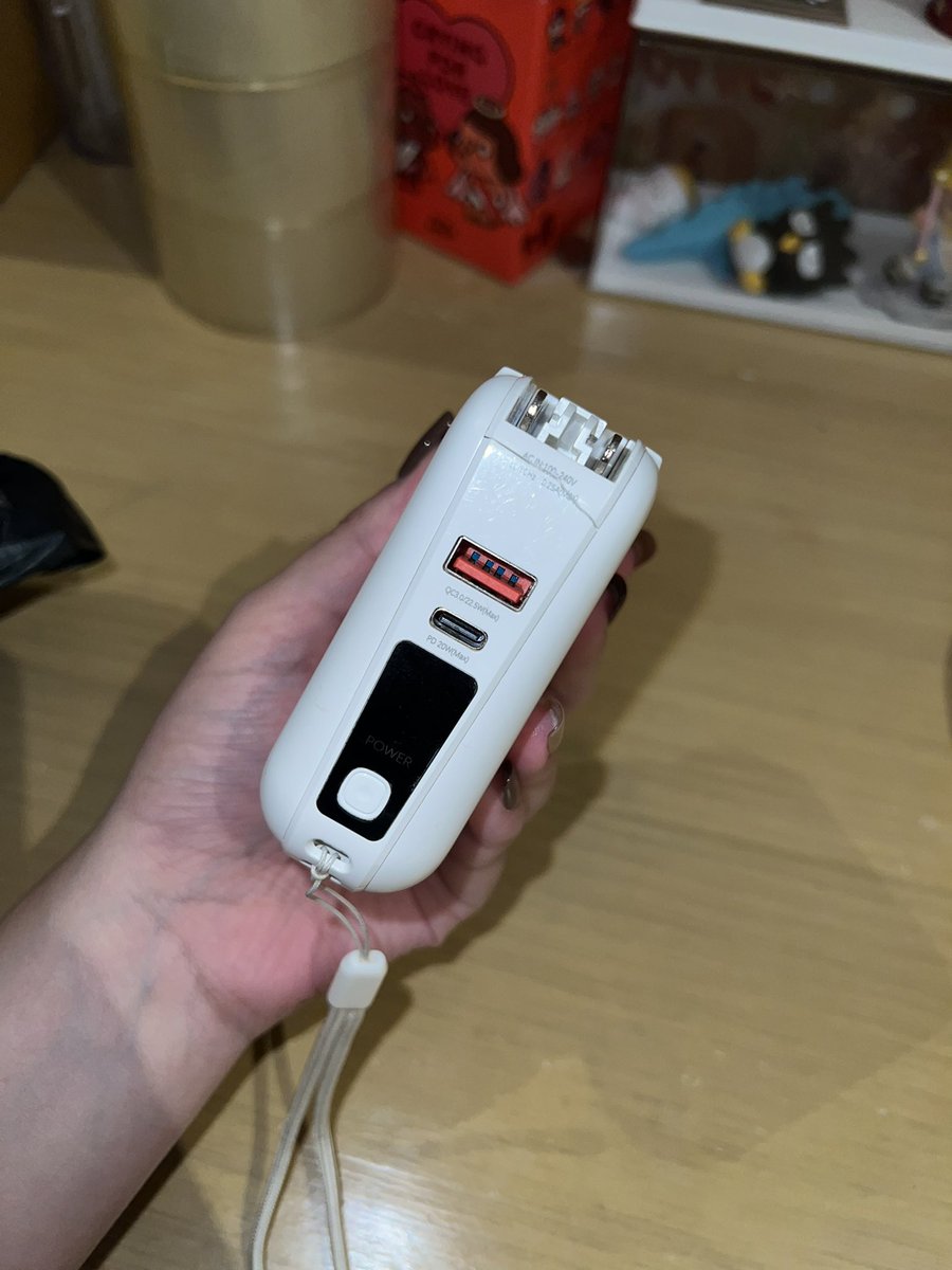 kanomcke's tweet photo. ส่งต่อ Acmic 15000mah มีสายในตัว 
มีตำหนิรอยร้าว จากการใช้งาน เเบตไม่เสื่อมสายlightningพัง ใช้ได้เฉพาะtype c นะคะ #พาวเวอร์เเบงค์ #ACMIC #ส่งต่อ #ส่งต่อพาวเวอร์เเบงค์ #เเบตสำรอง 
ในราคา 280 รวมส่ง ขอดูเพิ่มเติมได้ค่ะ https://t.co/z9wFgkHRjb