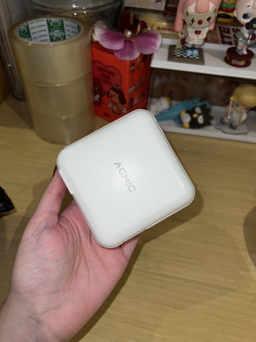 kanomcke's tweet photo. ส่งต่อ Acmic 15000mah มีสายในตัว 
มีตำหนิรอยร้าว จากการใช้งาน เเบตไม่เสื่อมสายlightningพัง ใช้ได้เฉพาะtype c นะคะ #พาวเวอร์เเบงค์ #ACMIC #ส่งต่อ #ส่งต่อพาวเวอร์เเบงค์ #เเบตสำรอง 
ในราคา 280 รวมส่ง ขอดูเพิ่มเติมได้ค่ะ https://t.co/z9wFgkHRjb