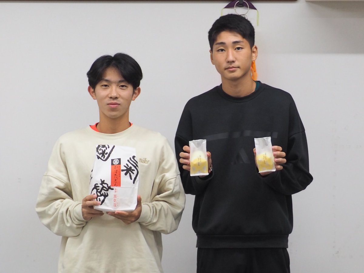 麗澤大学OBで現キャプテン大翼さんと2年生の真生さんのお兄さんである神ノ田 真紘さんからカステラの差し入れをいただきました！！

後３日、チームで最後まで引き締めて頑張ります！

ご支援とご声援ありがとうございます！