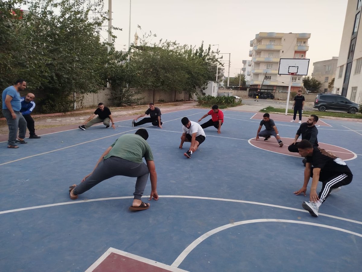 BatmanKYGM's tweet photo. Yurdumuzun Yurt-Time öğrencileri görevlerine başlamadan önce spor yapıp günlerine hareketlilik kattılar 🏃
📍Seyyid Bilal Erkek Yurdu
#YurtTime https://t.co/hmljFO5CLe