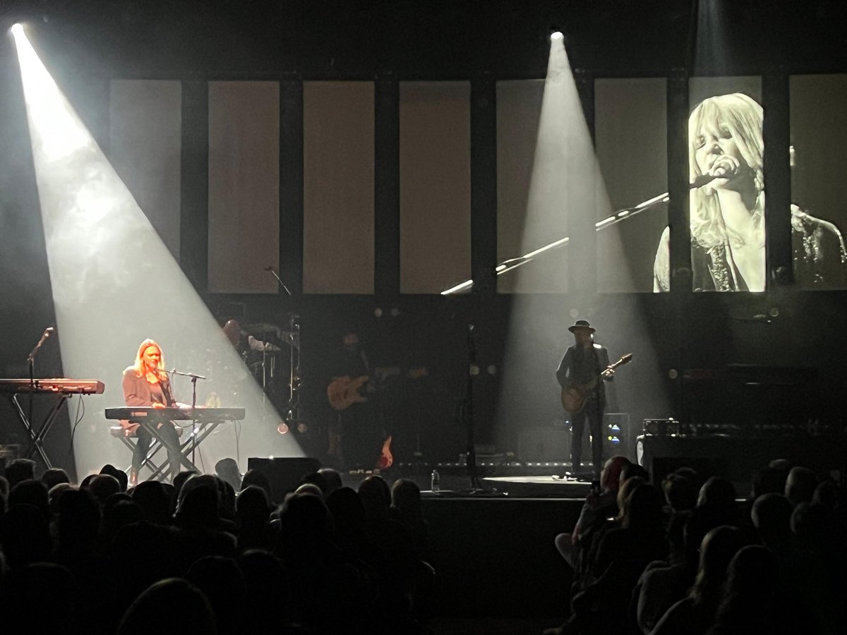 rumoursfm's tweet photo. CALGARY... ❤️ What a magnificent sellout night together! Thanks for the coming. First time with you all and felt your love for Fleetwood Mac through every song. Goodnight, sincere thanks and god bless! ❤️ #rumoursoffleetwoodmac #fleetwoodmac #calgary https://t.co/ORnAMdOT0o