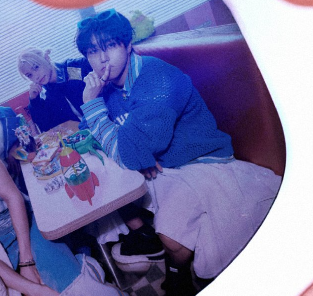 EVERYBODY STOP HE'S WEARING A SKIRT !!!!!