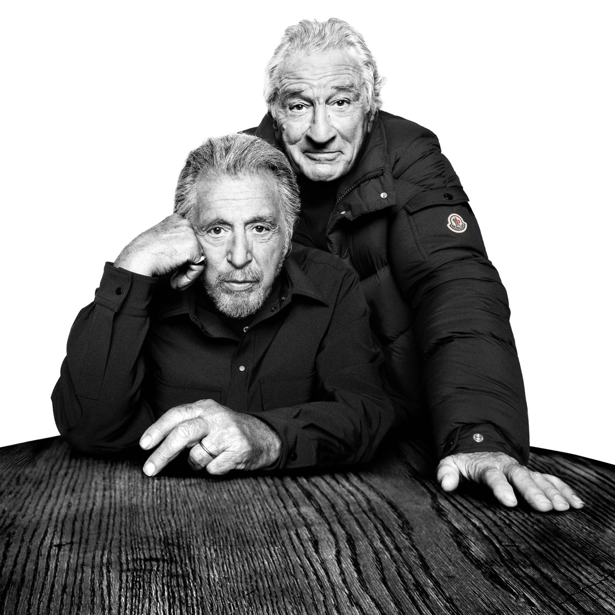 GQJAPAN's tweet image. アル・パチーノとロバート・デ・ニーロが、モンクレール（Moncler）の新キャンペーン「Warmer Together」に登場。偉大な友人であり映画界のレジェンドの二人の共演が実現した。

#アルパチーノ #ロバートデニーロ #AlPacino #RobertDeNiro #モンクレール #WarmerTogether #Moncler @Moncler