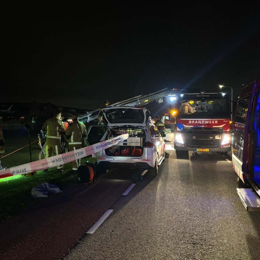 Auto te water in Lisserbroek, hondje overlijdt