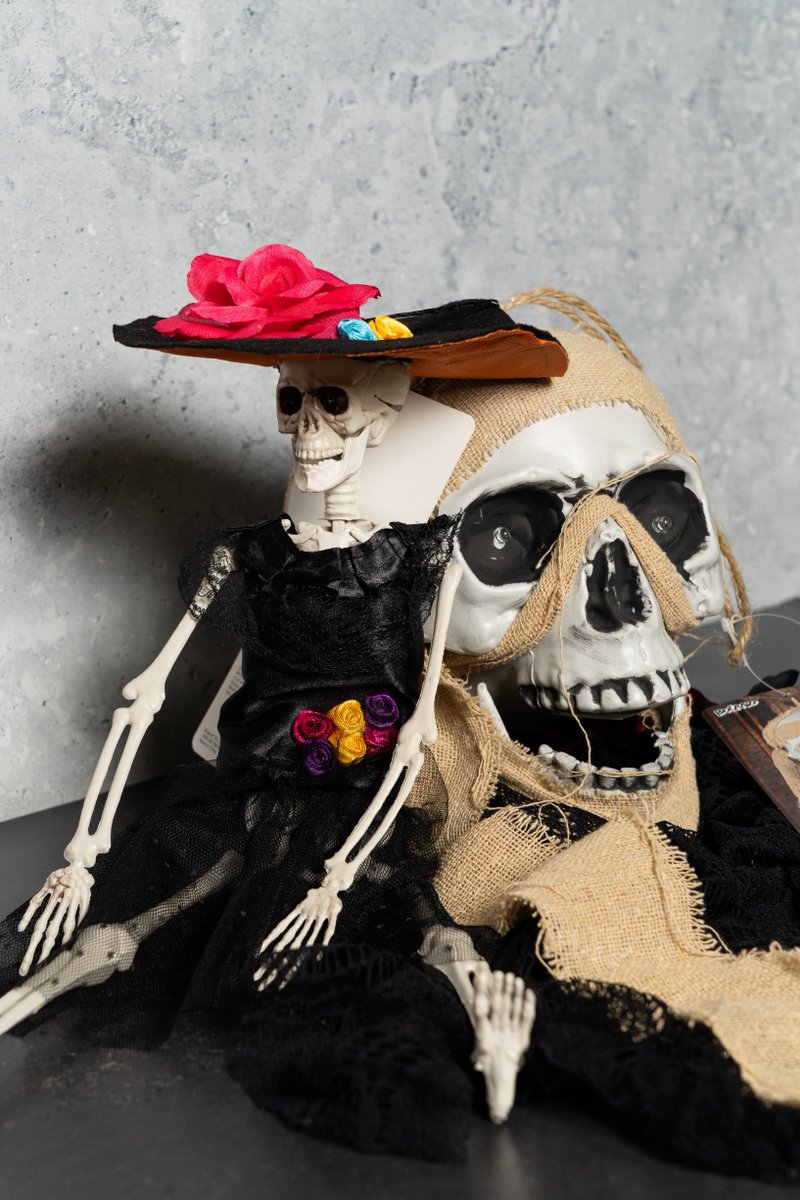 En Plasticosur no tenemos miedo…
¡tenemos decoración! 🎃💀

📌 Tiendas Sevilla y Huelva
🌐 plasticosur.com/disfraces-y-ac…

#HalloweenPlasticosur #DecoraciónHalloween #HalloweenDivertido