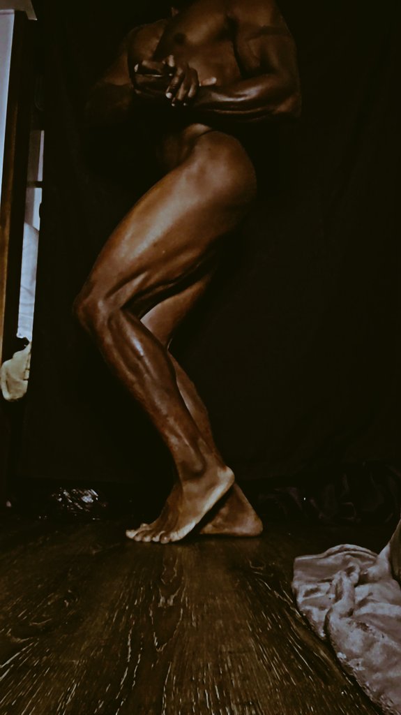 My body is literally ART!! https://t.co/KGkKKXokMw