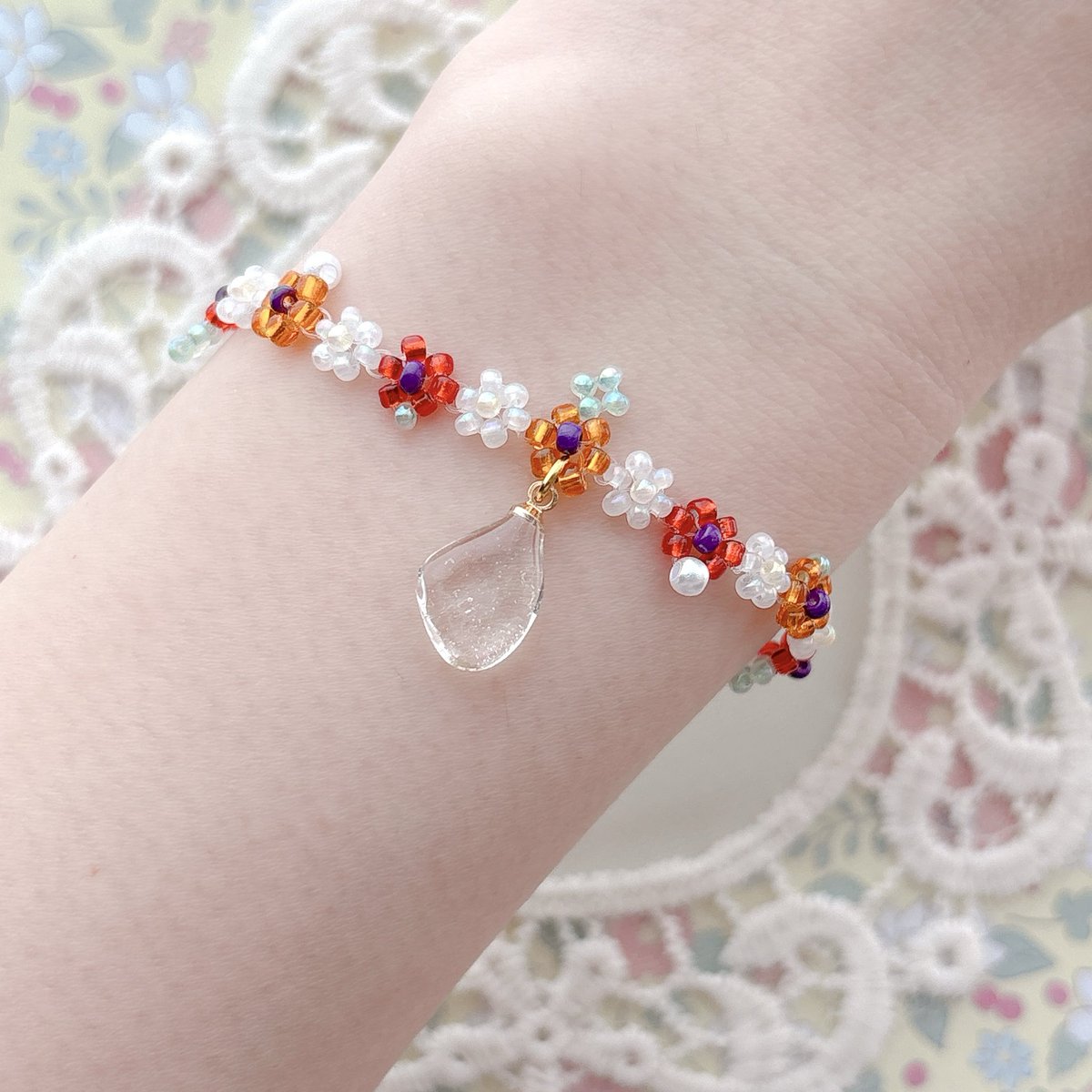 n_a_m_u_76's tweet image. anemone🌼🫧

red❤️×orange🧡×white🤍

#Namu #handmade #beads #seaglass