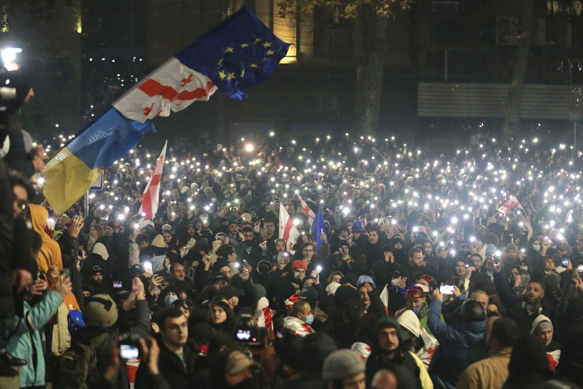 The people of Georgia welcome the initiative of the European Social Democrats to suspend visa-free access to the EU for up to 2000 officials of the Georgian Dream party and their family members and we hope that other European groups will endorse this initiative too🙂
