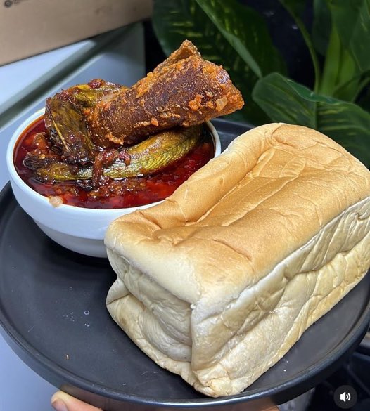 adaigbo_excel's tweet image. Choose your beverage to go with this for your breakfast ☕🍵🍷