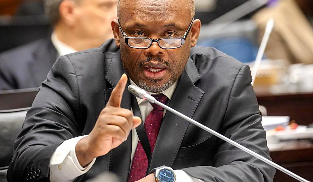 Why did the Honorable Malema skip an opportunity to cross examine Gen Sibiya ?

#AdHocCommittee 
#Mkhwanazi