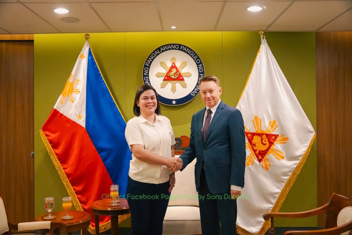 PHNews01's tweet photo. Vice President Sara #Duterte warmly welcomed H.E. Marc Innes-Brown PSM, Ambassador of the Commonwealth of #Australia to the #Philippines, during his courtesy call at the Office of the Vice President this October.

#WeStandWithSaraDuterte 
#WeSupportSaraDuterte
#WeLoveSaraDuterte https://t.co/G2kjF0fpLO