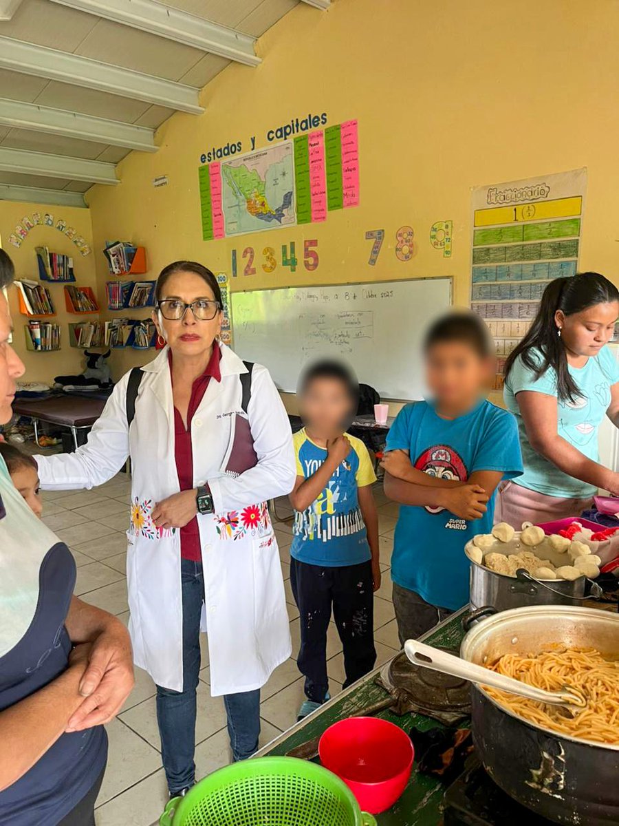 juliomenchaca_'s tweet image. A través de la @Salud_Hidalgo, entregamos 2 mil frascos de plata coloidal en Zacualtipán, además de supervisar albergues en Molango, Tianguistengo y Xochicoatlán.
#HidalgoUnido
#PrimeroElPueblo
