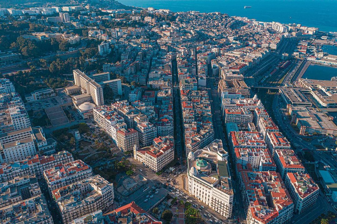 Algeria 🇩🇿 is the largest country in Africa and the 10th largest in the world.