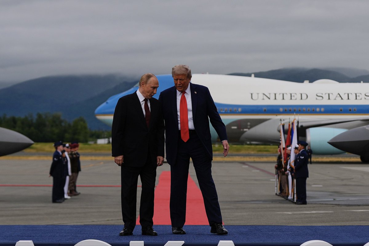 tvrain's tweet image. Трамп заявил, что российская экономика «коллапсирует»

«Я очень разочарован. У нас с Владимиром (Путиным — прим. ред.) были очень хорошие отношения. Возможно, они до сих пор хорошие. Я не знаю, почему он продолжает эту войну, которая очень плохо для него проходит», — сказал…