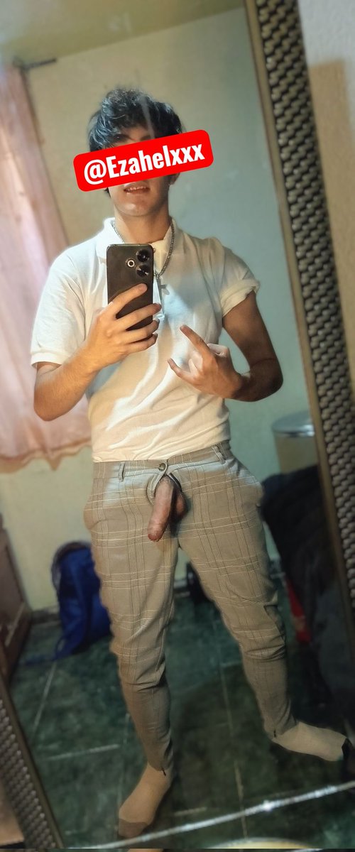 Alguien que quiera hacer tarea en mi casa 😈🔥 no va estar nadie y estarémos solitos 👀🔥
#VatoVergon #BigDick #LatinDick 
#Vergon #LatinoVergon 

(Hago énfasis en que soy mayor de edad y esto solo es un uniforme) 😈🤟