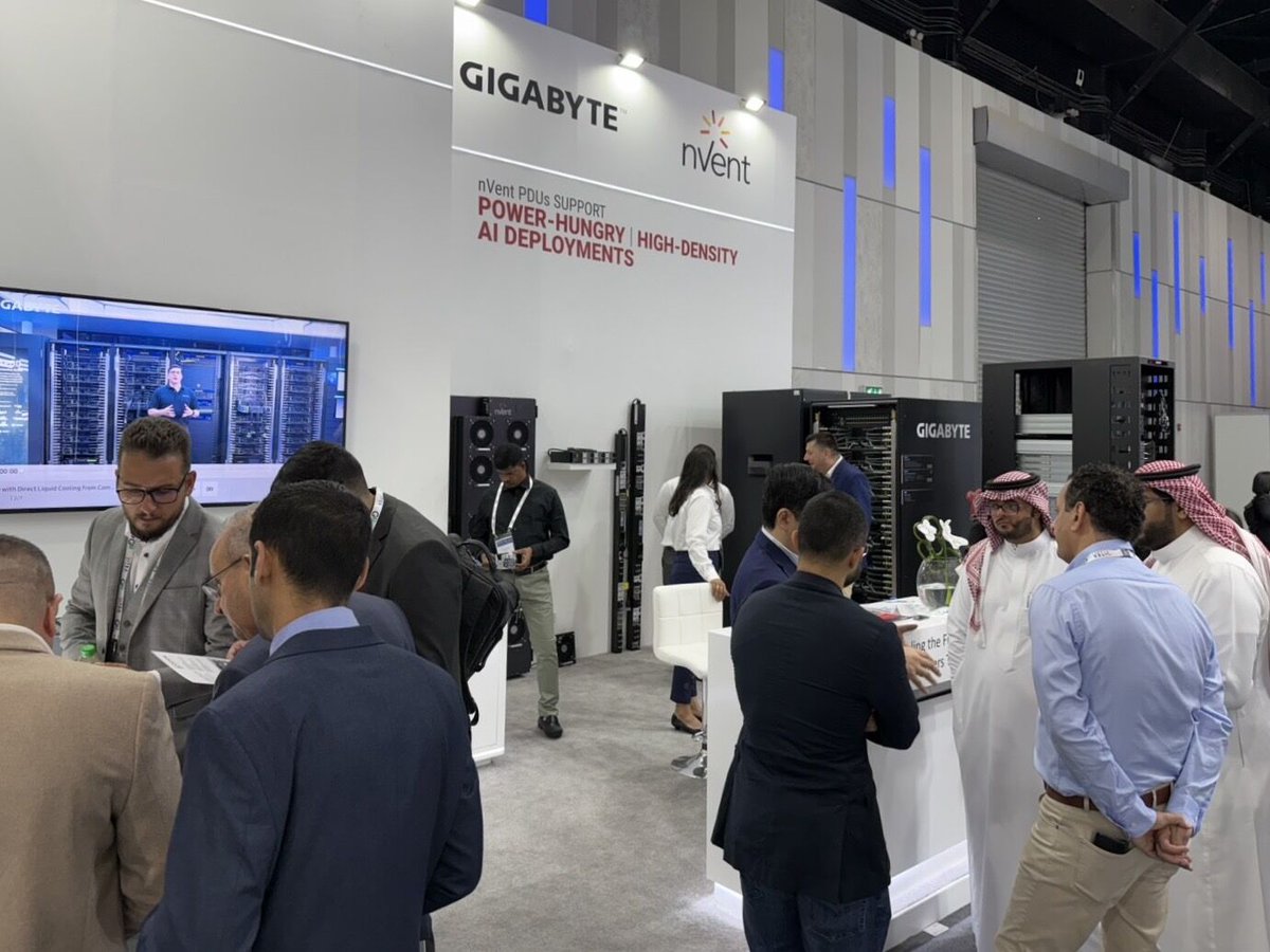 GigaComputing's tweet image. 🌍 GIGABYTE at GITEX 2025 — Cooling High-Performance AI Servers & Optional Liquid Cooling! ⚡Collaborating with nVent and Iceotope to push efficiency, density, and sustainability for next-gen data centers.
📸 A glimpse from the show floor — the full innovations Live in Dubai! 🚀…