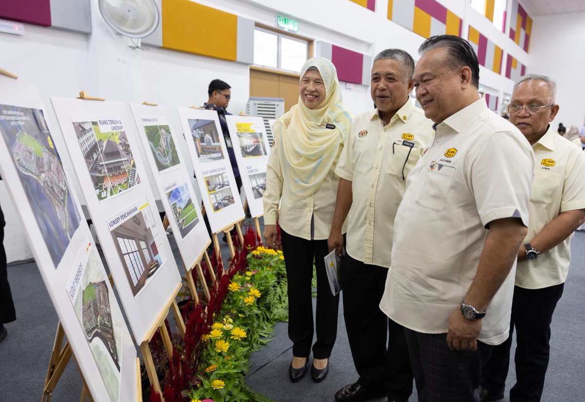Alexander Nanta Linggi (@alexnantalinggi) on Twitter photo Dalam menangani isu kepadatan murid di sekolah, Kementerian Kerja Raya sentiasa melaksanakan kerjasama bersama Kementerian Pendidikan Malaysia bagi menangani isu ini.
Dalam Rancangan Malaysia Ke-12 di bawah RP-5, sebanyak 119 buah projek pembinaan sekolah dan tambahan bangunan Dalam menangani isu kepadatan murid di sekolah, Kementerian Kerja Raya sentiasa melaksanakan kerjasama bersama Kementerian Pendidikan Malaysia bagi menangani isu ini.
Dalam Rancangan Malaysia Ke-12 di bawah RP-5, sebanyak 119 buah projek pembinaan sekolah dan tambahan bangunan