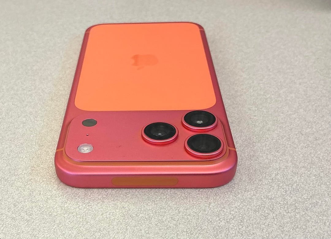 imAlter_Ego's tweet image. Dear Appelians, how&apos;s your Orange iPhone 17 Pro (Max) aging/hedging‽