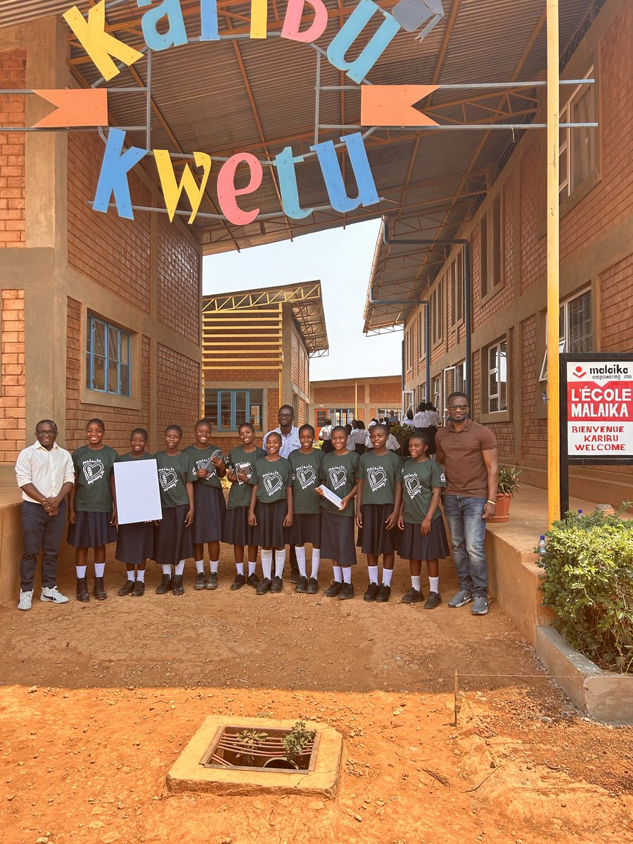 benjimk's tweet image. Le futur de l'éducation en #RDC est connecté ! 💡 De Kinshasa aux villages, la #digitalisation propulsée par des technologies comme #Starlink est le levier d'une #éducation de qualité, plus équitable et moderne. Rêver grand, apprendre sans limites.