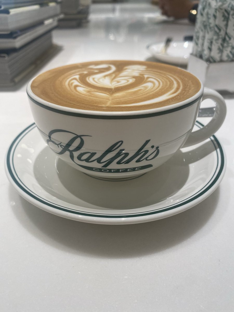 docha_shicoYV's tweet photo. ラルフローレンのカフェちょーよかった☺️
けどあとから隣の席にザ・P活Jとパパがきてちょっとテンション上がったな〜
なんやラブブ3箱といろいろ机の上であけてたけど全部パパに買ってもろたんやろな〜
ラルフのカフェ来てまでテーブルの上でそんなんすなやよそ行けとか思ってしまったわすまん✌🏼わら https://t.co/IgGby8PGQe