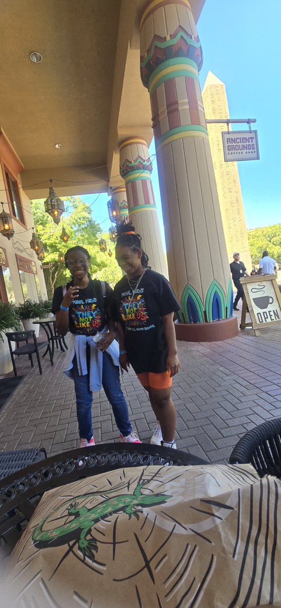 ChhsMightyStang's tweet image. Memphis Zoo before Fall Break! #LearningIsFun #KoolKids #MrsDenhamScience #KoolKidsClub #BestFriends #BeyondTheClassroom
