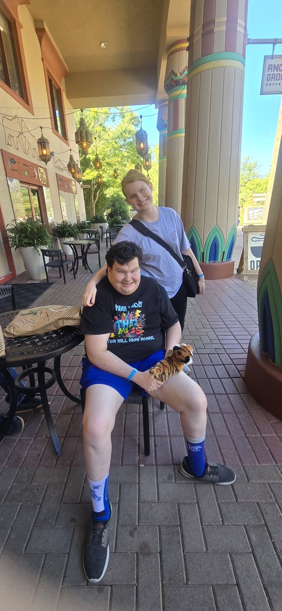 ChhsMightyStang's tweet image. Memphis Zoo before Fall Break! #LearningIsFun #KoolKids #MrsDenhamScience #KoolKidsClub #BestFriends #BeyondTheClassroom