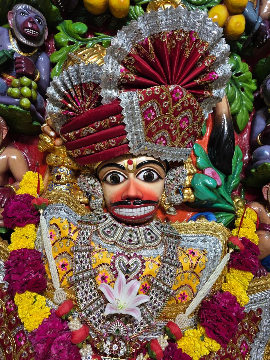 kashtbhanjandev's tweet photo. Darshan : 15-10-2025
Hello Devotees  
Jai Shri swaminarayan
Shri kashtbhanjandev hanumanji Maharaj Salangpur dham.
https://t.co/tteV5KhmG4
#salangpur #shangar #Darshan https://t.co/Z0klhc1EmQ