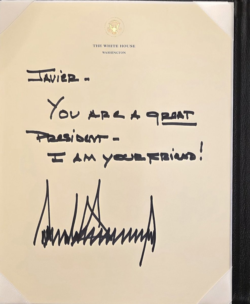 nososnormal's tweet image. La firma de Trump