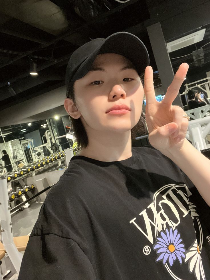 kogarashifam's tweet image. ⠀⠀ 𑁍ࠬ  𝚃he 𝕨in𝚝er'𝑠 𝙷ome ❅ 𓏸𓈒 𝑚issing 𝚢ou ·˚˖

𝙿egamos carteles para que nuestro 𝐒EVEN𝕋EEN encuentre a su #𝑊oozi que se extravió viendo los copos de nieve caer. 𝚂olo pedimos que sea responsable y participe en las actividades del grupo.