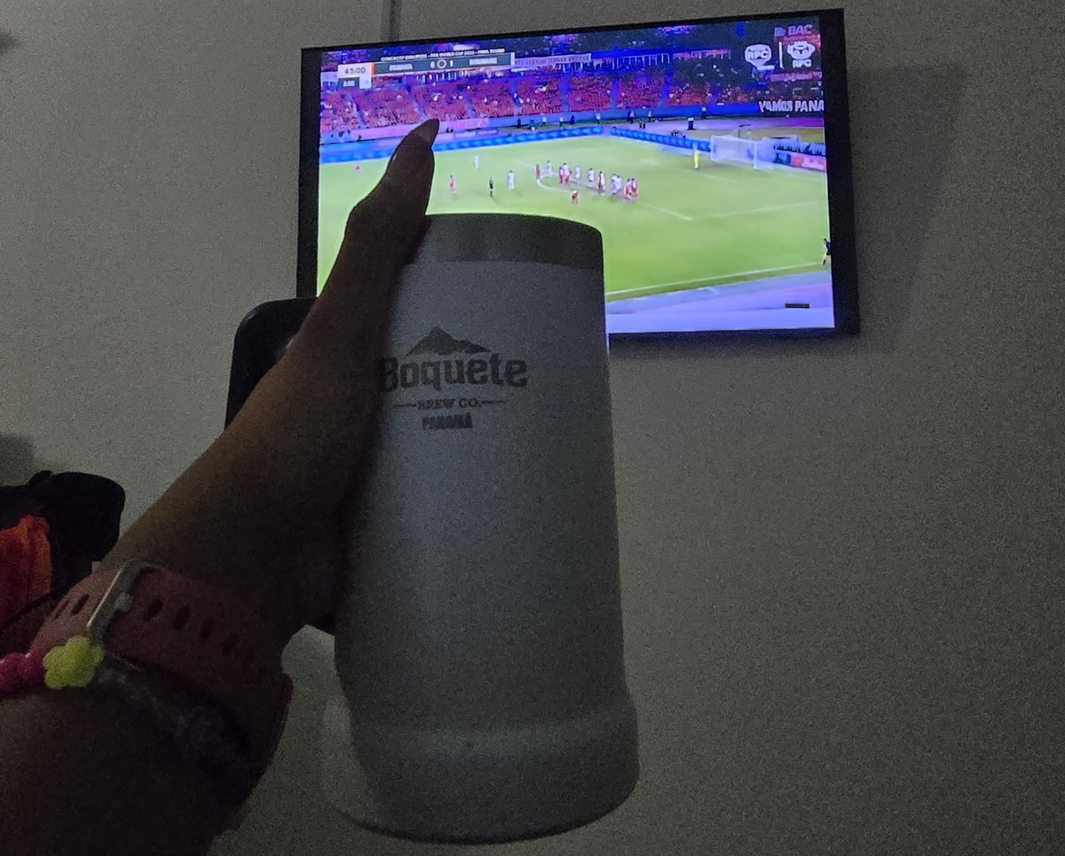 Lo único bonito es mi jarrita de <a href="/BoqueteBrewCo/">Boquete Brew Co.</a> 🥰