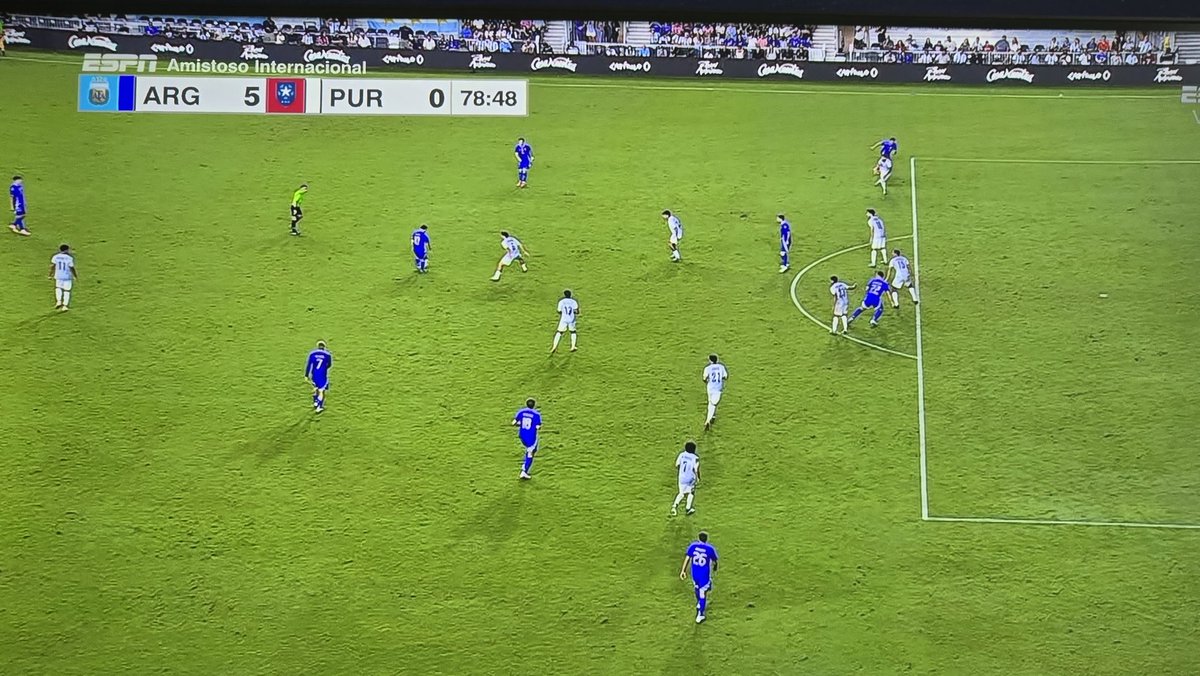 Crackbol10's tweet image. Gol de Lautaro y otra vez generado por Messi