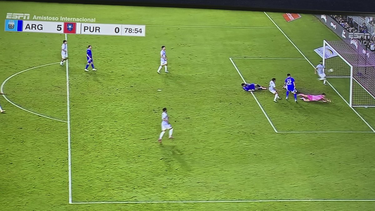 Crackbol10's tweet image. Gol de Lautaro y otra vez generado por Messi