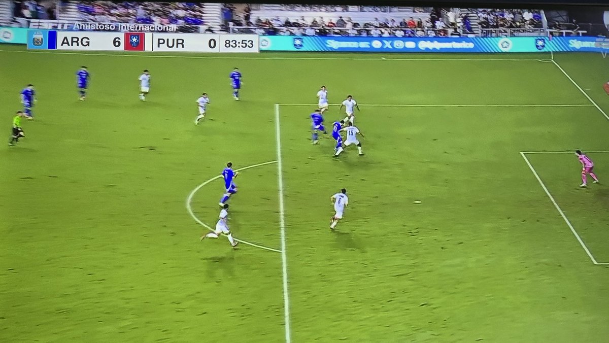 Crackbol10's tweet image. Gol de Lautaro con otra asistencia de Messi ✅️🅰️🅰️