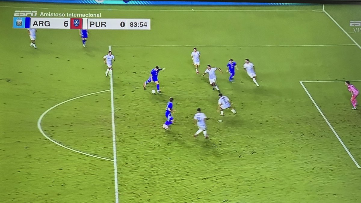 Crackbol10's tweet image. Gol de Lautaro con otra asistencia de Messi ✅️🅰️🅰️