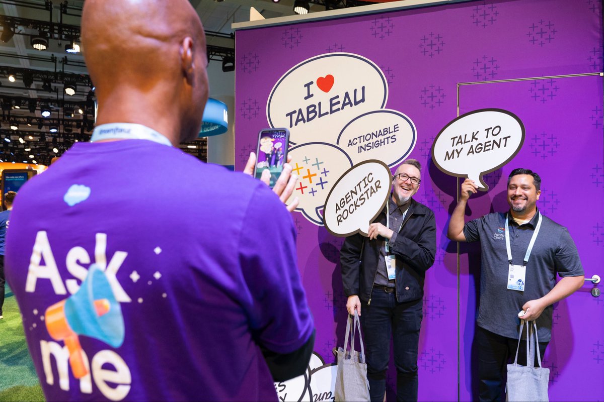 tableau's tweet photo. Tableau at Dreamforce Day 1 ✅
🤳 Showing #TableauInAction with @JackBox
⚡Agentforce Tableau = faster insights
📸 200+ collectible trading cards with our #DataFam
And there's more where that came from! #DF25 https://t.co/eUjC5YdeNz