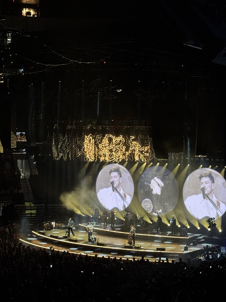 FirstTuddyLock's tweet image. #SportsCleanse @MumfordAndSons #XfinityMobileArena