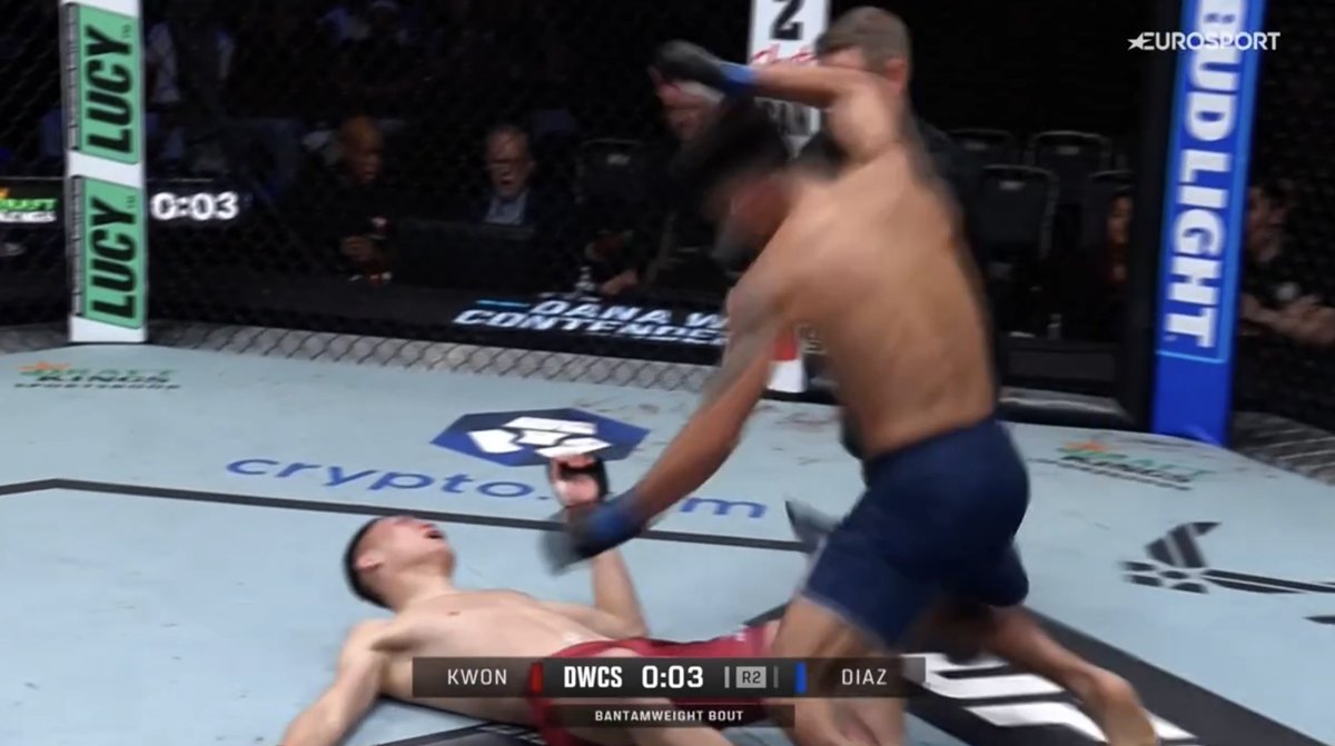 pelunaton's tweet image. OMG!!!!!!!! WHAT A KNOCKOUT!!!!!! OTRO CODO GIRATORIO!!! #DWCS