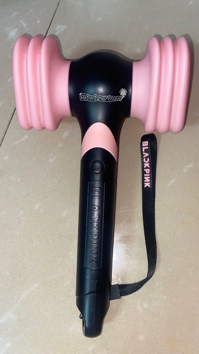 minimysun's tweet photo. ปล่อยเช่าแท่งไฟ Blackpink V.2🖤🩷

📍ค่าเช่า 600 บาท ต่อวัน
📍ประกัน 200 บาท (คืนหลังคืนแท่งไฟ)
📍มัดจำ 100 บาท
📍นัดรับ-ส่งคืนแถวbts 

*ว่างแค่ 24 ขอคนสะดวกคืน 25*

#เช่าแท่งไฟ #ตลาดนัดblackpink #ตลาดนัดบพ #แท่งไฟblackpink 
#DEADLINE_IN_BANGKOK  #BLACKPINK_WORLDTOUR2025 https://t.co/sziLttH1Vm